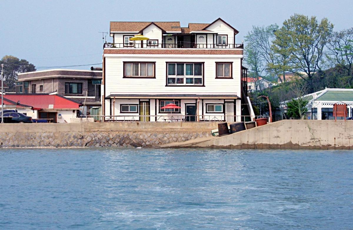 Taean Gaetyeowool Pension Bagian luar foto